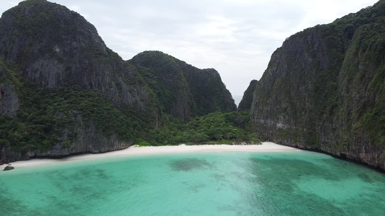 Turquoise waters and limestone cliffs at Maya Bay, Thailand